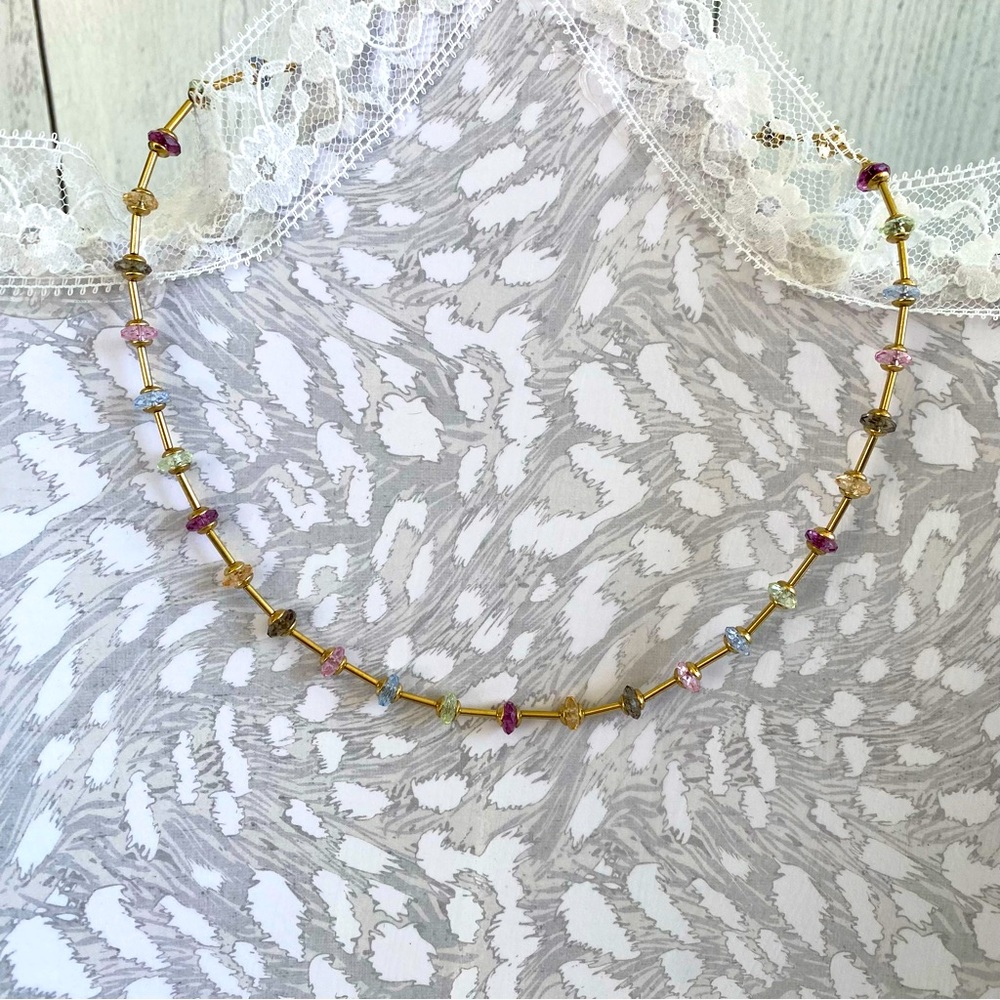 Vintage gold tone multicolored ladies necklace. 18” with claw clasp. Like new!